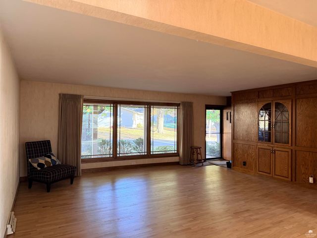 701 Parkview Drive, Wamego, KS 66547