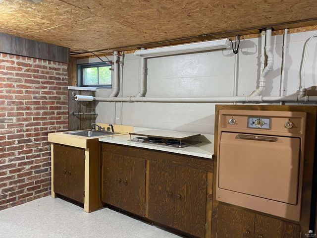 701 Parkview Drive, Wamego, KS 66547