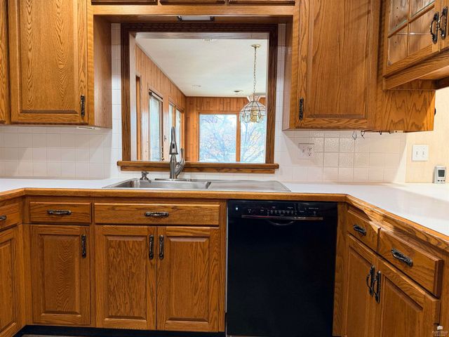 701 Parkview Drive, Wamego, KS 66547