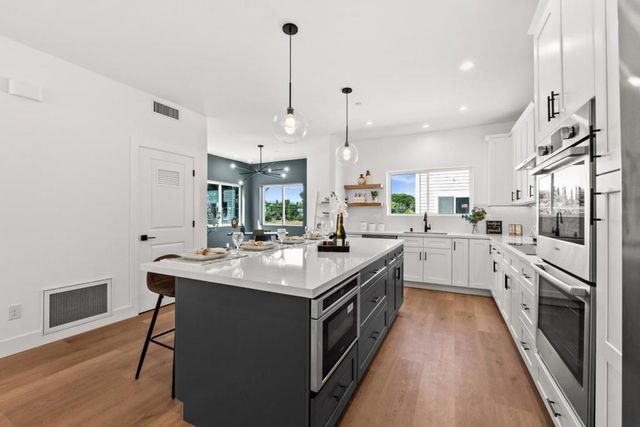 Sierra Vista Avenue, Mountain View, CA 94043