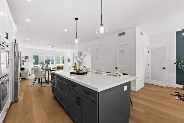 Sierra Vista Avenue, Mountain View, CA 94043