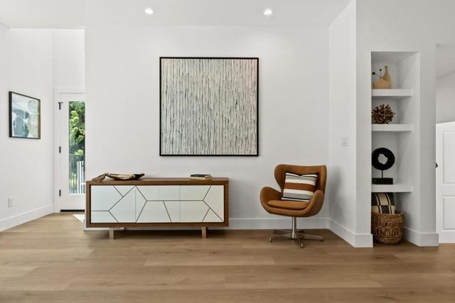 Sierra Vista Avenue, Mountain View, CA 94043