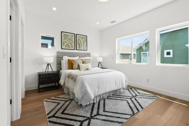 Sierra Vista Avenue, Mountain View, CA 94043