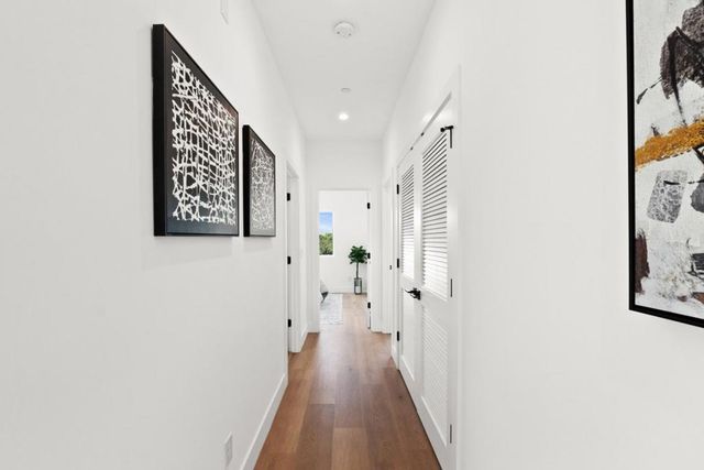 Sierra Vista Avenue, Mountain View, CA 94043