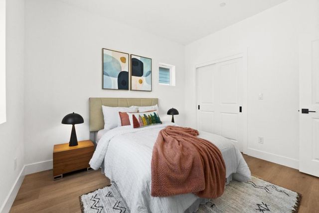 Sierra Vista Avenue, Mountain View, CA 94043