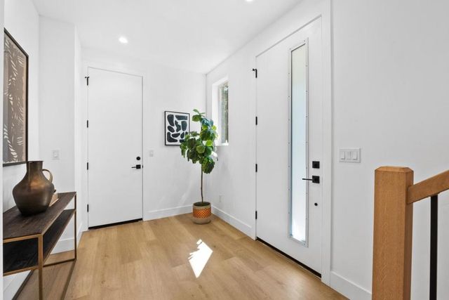 Sierra Vista Avenue, Mountain View, CA 94043