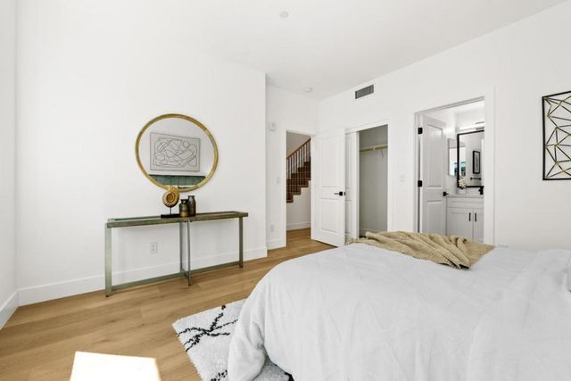 Sierra Vista Avenue, Mountain View, CA 94043