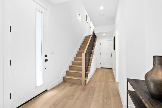 Sierra Vista Avenue, Mountain View, CA 94043