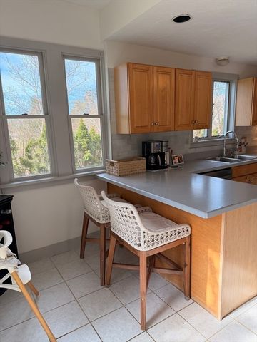 64 River St, Plymouth, MA 02360