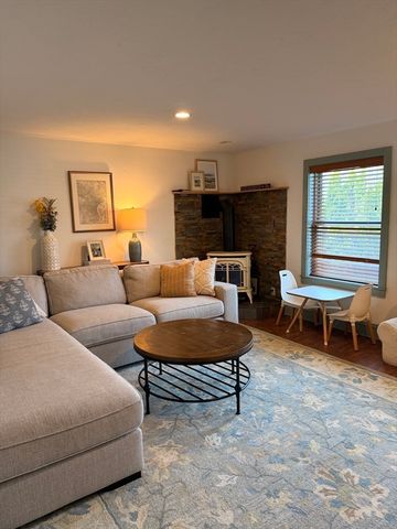 64 River St, Plymouth, MA 02360