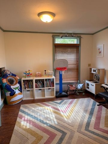 64 River St, Plymouth, MA 02360