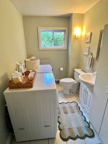 64 River St, Plymouth, MA 02360