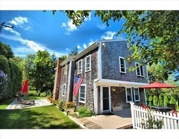 64 River St, Plymouth, MA 02360