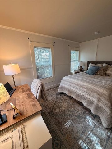 64 River St, Plymouth, MA 02360