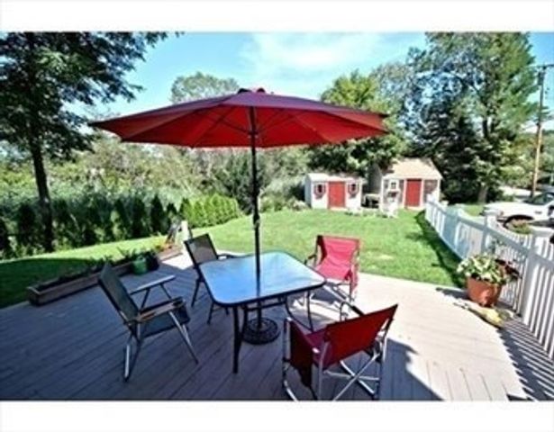 64 River St, Plymouth, MA 02360
