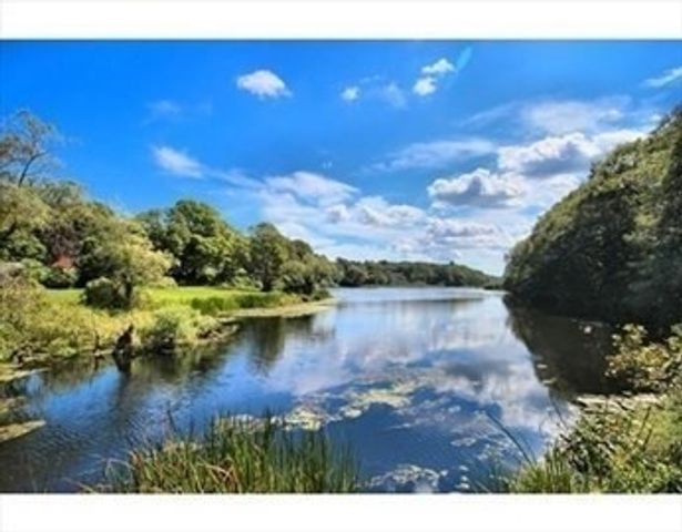 64 River St, Plymouth, MA 02360