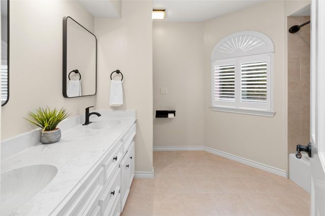 3 Dunlin Meadow Court, The Woodlands, TX 77381