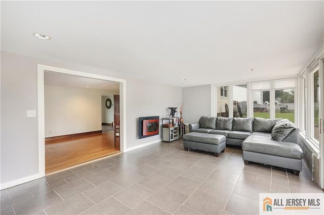 525 Shirley Parkway, Piscataway, NJ 08854