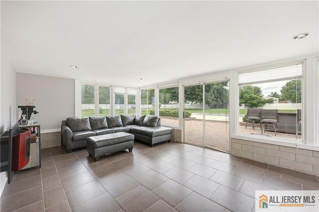525 Shirley Parkway, Piscataway, NJ 08854