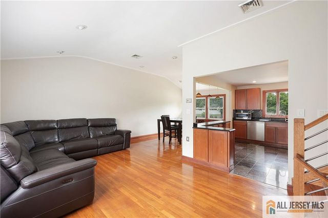 525 Shirley Parkway, Piscataway, NJ 08854