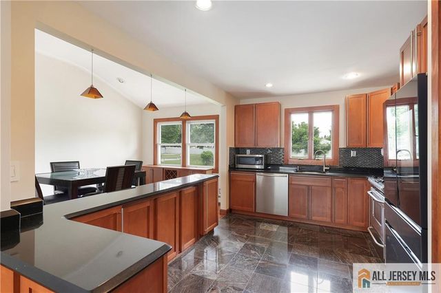 525 Shirley Parkway, Piscataway, NJ 08854