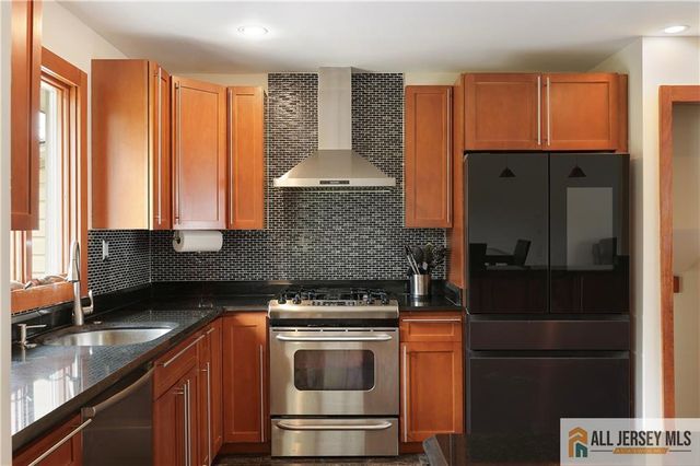 525 Shirley Parkway, Piscataway, NJ 08854