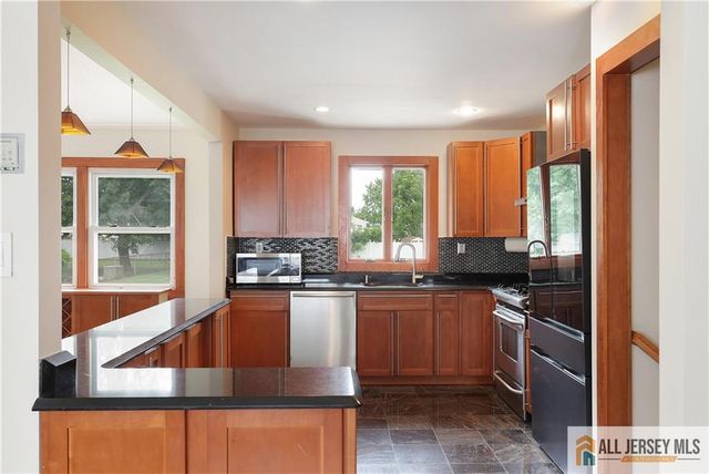 525 Shirley Parkway, Piscataway, NJ 08854