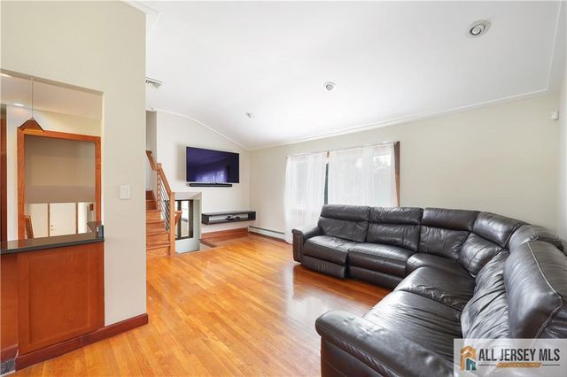 525 Shirley Parkway, Piscataway, NJ 08854