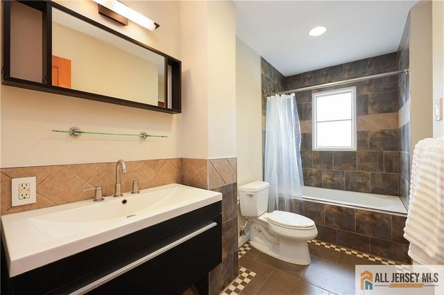 525 Shirley Parkway, Piscataway, NJ 08854