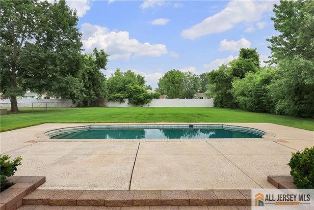 525 Shirley Parkway, Piscataway, NJ 08854