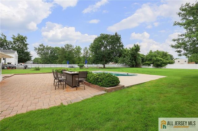 525 Shirley Parkway, Piscataway, NJ 08854