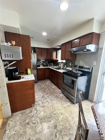 2534 Tarry Drive, Sterling Heights, MI 48310