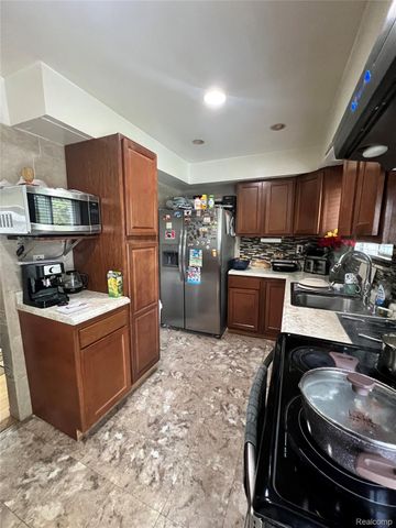 2534 Tarry Drive, Sterling Heights, MI 48310
