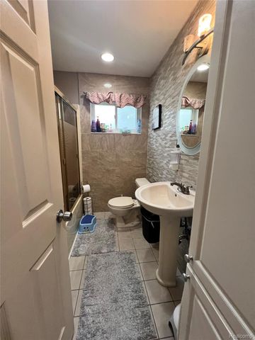 2534 Tarry Drive, Sterling Heights, MI 48310