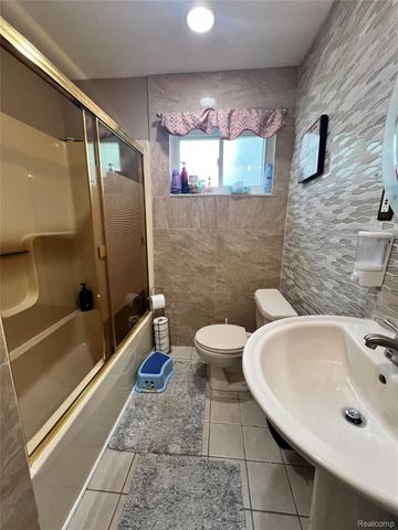 2534 Tarry Drive, Sterling Heights, MI 48310