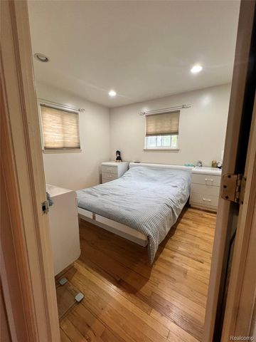 2534 Tarry Drive, Sterling Heights, MI 48310