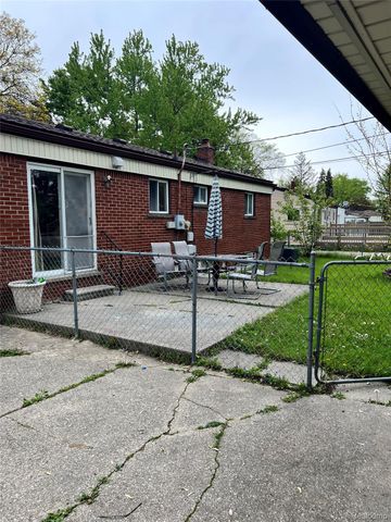 2534 Tarry Drive, Sterling Heights, MI 48310