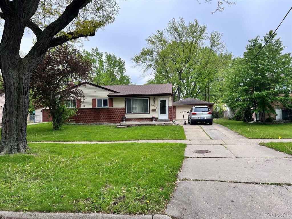 2534 Tarry Drive, Sterling Heights, MI 48310