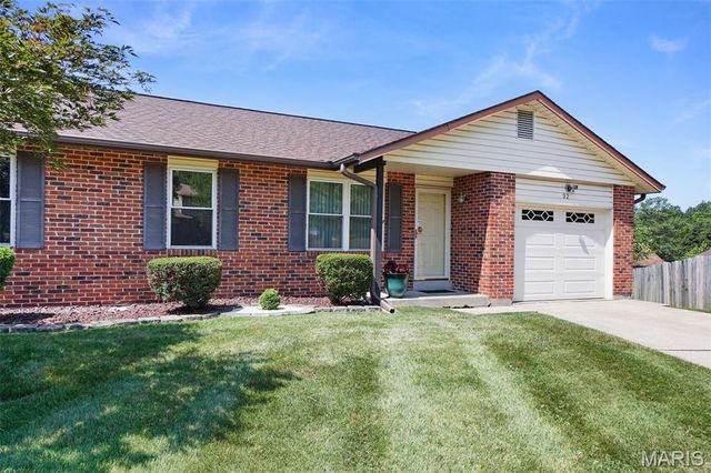 32 Stagecoach Court, St Peters, MO 63376