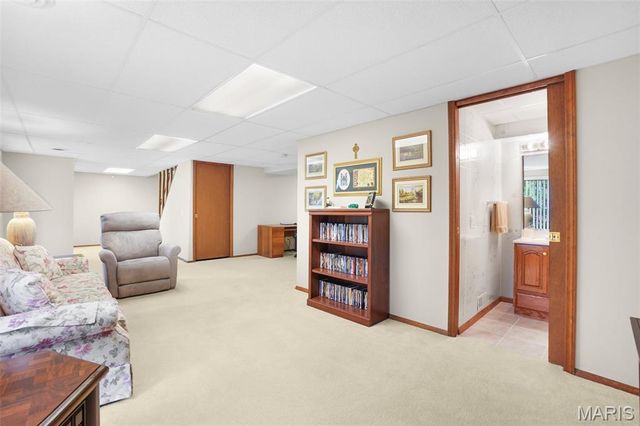 32 Stagecoach Court, St Peters, MO 63376