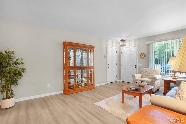 32 Stagecoach Court, St Peters, MO 63376