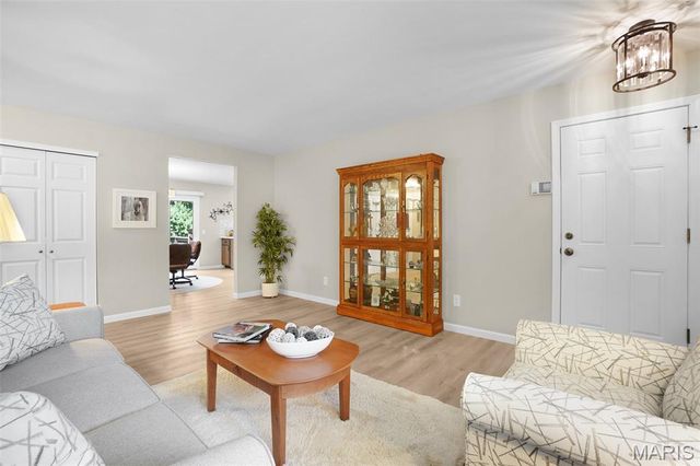 32 Stagecoach Court, St Peters, MO 63376