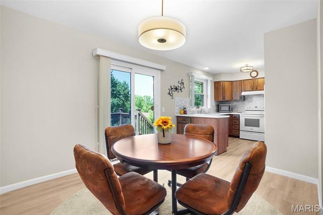 32 Stagecoach Court, St Peters, MO 63376