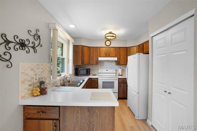 32 Stagecoach Court, St Peters, MO 63376