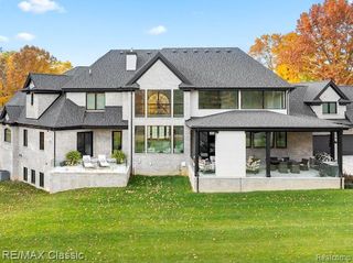 815 N Milford Road, Milford Village, MI 48381