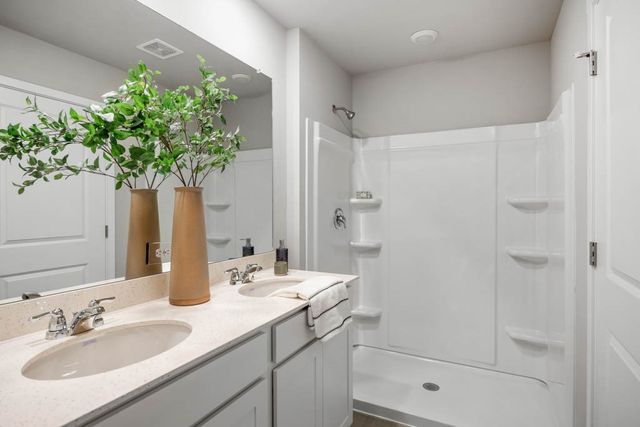 5711 152nd Street, Urbandale, IA 50323