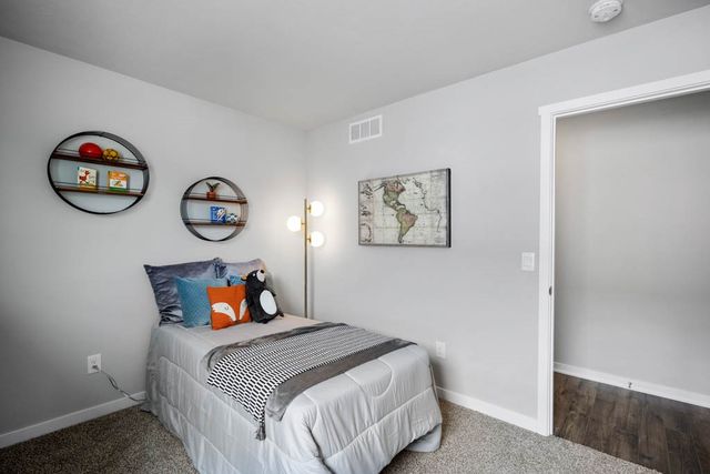 5711 152nd Street, Urbandale, IA 50323