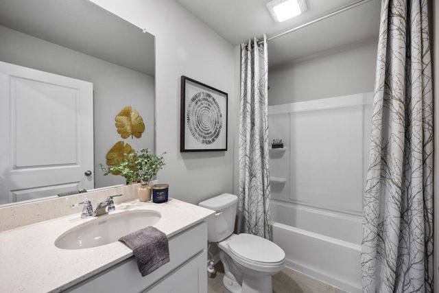 5711 152nd Street, Urbandale, IA 50323