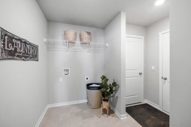 5711 152nd Street, Urbandale, IA 50323