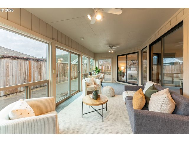 2315 Ne 156TH Pl, Portland, OR 97230